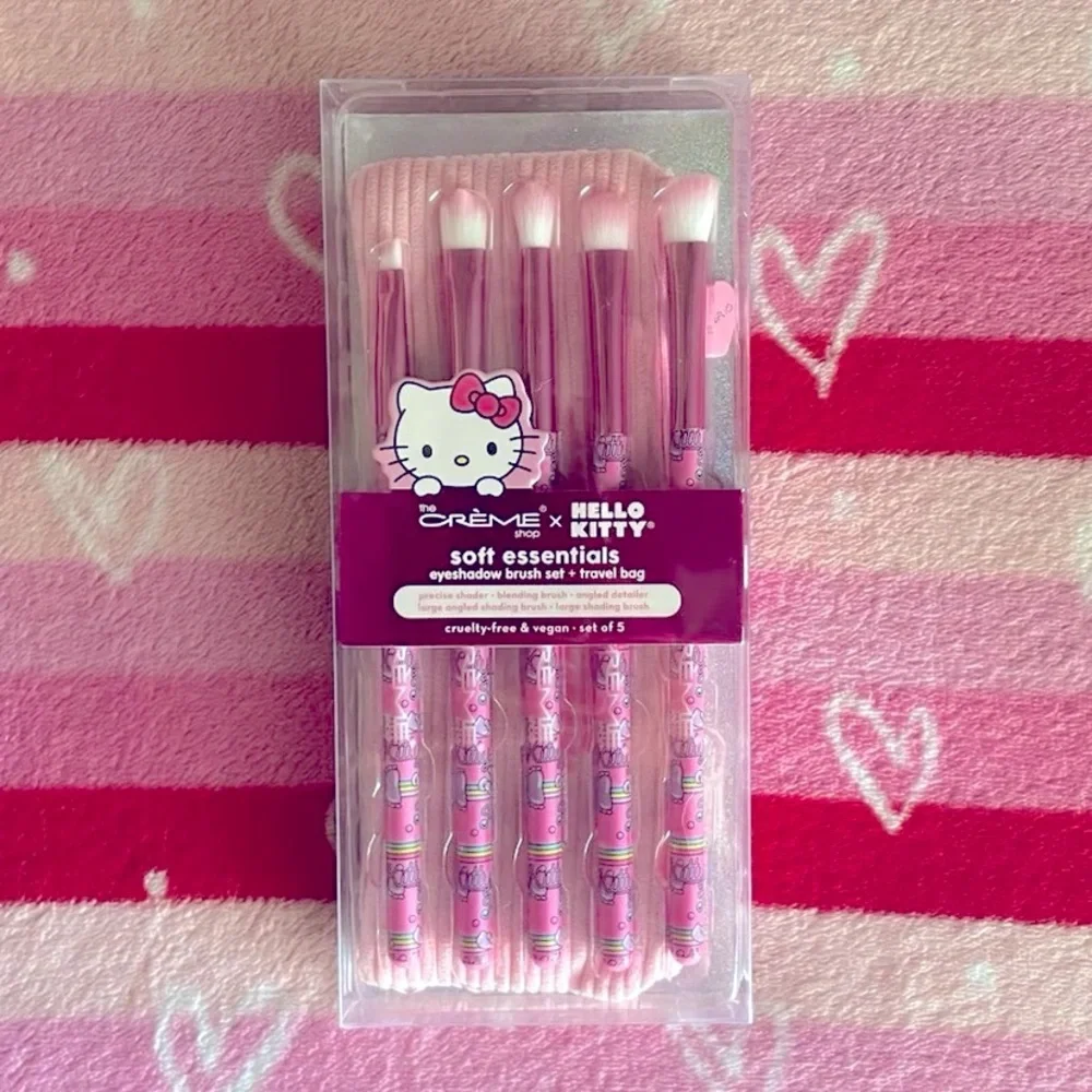 NWT Hello Kitty x The Crème Shop Soft Essentials Eyeshadow Brush Set with Bag